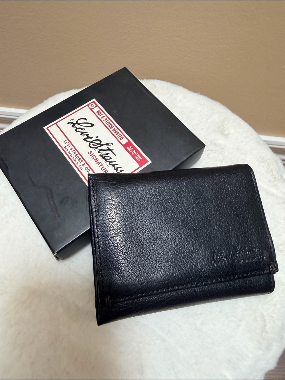 Vintage LEVI’S Strauss Men’s leather Black compact wallet brand new